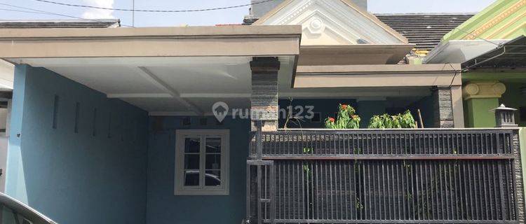 Turun Harga Drastis. Rumah SHM 2 Lantai Sudah Renovasi  1