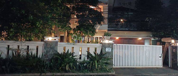 Dijual Rumah 2 Lt Besar Dan Mewah, Bersih Dan Rapi di Bintaro, Jakarta Selatan 1