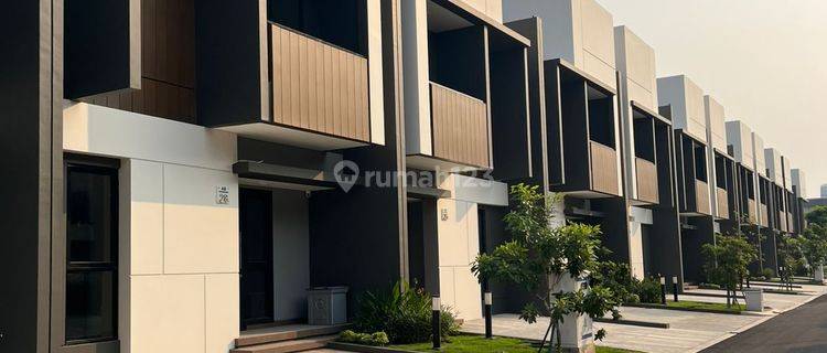 Dijual Rumah 2 Lt, Bagus dan Rapi + Furnished di Summarecon Crown Gading, Bekasi 1