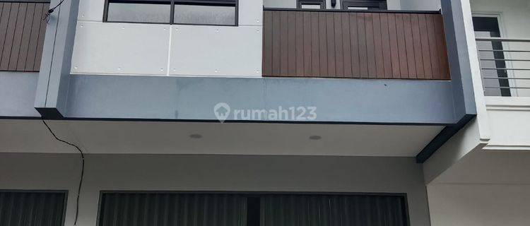 Ruko 2 Lantai Siap Huni di Harapan Indah 2, Bekasi SHM 1