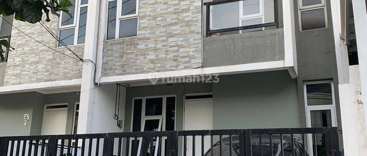 Rumah 2 Lantai Bagus SHM di Vila Bogor Indah , Bogor 1