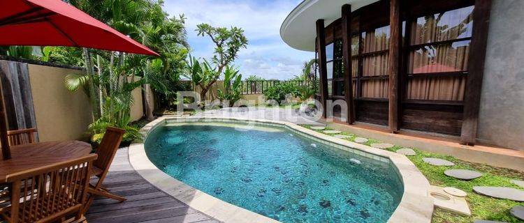 Villa Cantik Lengkap Dengan Pool Dan Taman 1