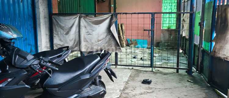 For Quick Sale: Rendeng Shop House and Spacious, Ready-to-Occupy Boarding Rooms Near Unjani University, South-Facing 2.5 Floors on Psm Sayap Kiaracondong Street. 1