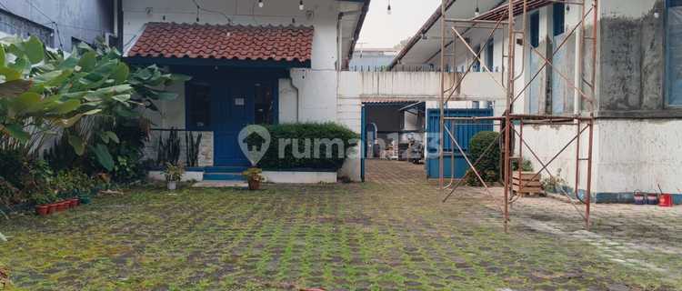For Sale/Rent: Well-Maintained, Spacious Dutch-Style Commercial Space and House, Ready to Occupy, Suitable for Bank Office, School, Courses, Restaurant, Cafe, Ample Parking, Negotiable, Located on Main Road Gatot Subroto. 1