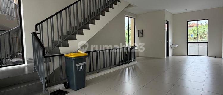For Sale: Corner Shop House 1, Beautiful, Well-Maintained, Move-In Ready, Very Spacious Basement, Negotiable, Natural Lighting in Pancatengah. 1