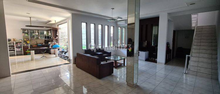 Dijual Rumah Nyaman Minimalis Furnish 2 Lantai di Taman Lingkar 1