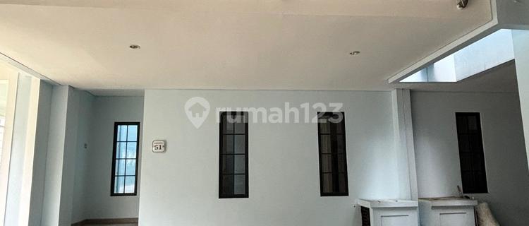 Rumah 3 Lantai Disewakan Murah Cluster Elit Harga bisa Nego Furnish Lengkap 1