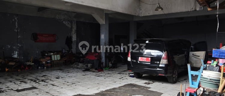 For Rent Shophouse/ Commercial Space on Main Road Padjajaran Bandung City Center Strategic and Bustling 1