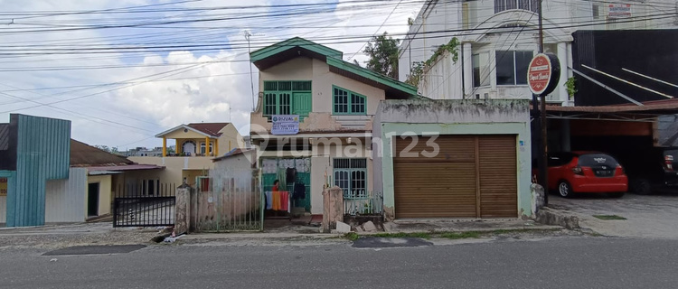 Rumah 2 Lantai Tengah Kota Dijual di Jl Gatot Subroto Pekanbaru 1