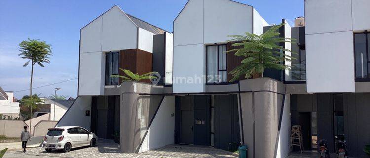 Rumah 2 Lantai Modern Dijual di Jl.puncak Sari Rumbai Pekanbaru 1