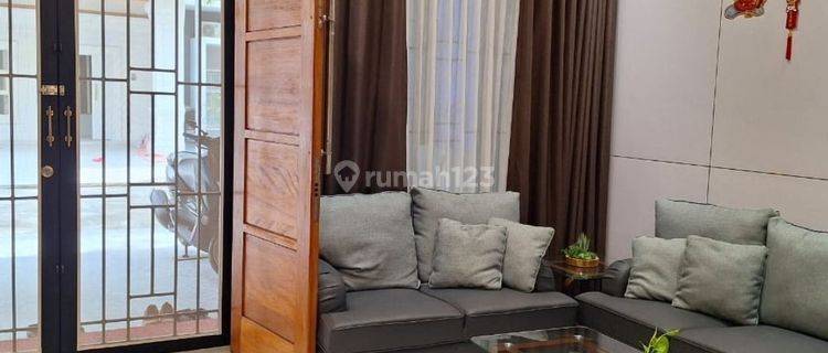 Dijual Rumah Modern Komplek Menteng Indah Jalan Panglima Denai 1