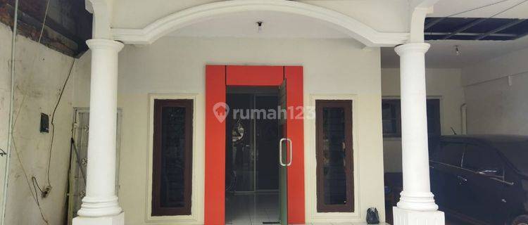 Dijual Rumah Serbaguna di Daerah Salemba, Jakarta Pusat 1