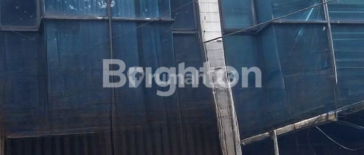 STRONG SHOPHOUSE BUILDING STRATEGICALLY LOCATED NEAR MAYESTIK MARKET SOUTH JAKARTA 1