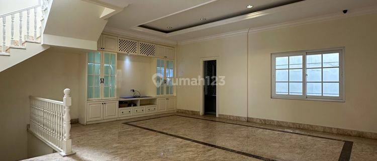 Disewa/Dijual  Rumah 3 Lantai Full Marmer  di Pondok Indah 1