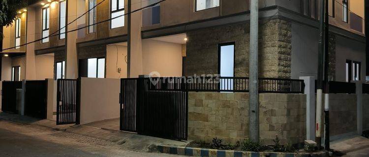 Rumah Hook Baru Minimalis 2 Lantai dkt PTC Pakuwon Mall Citraland 1