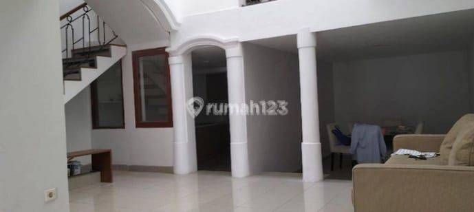Rumah Modern Terawat Komplek Elite Di Dago 1