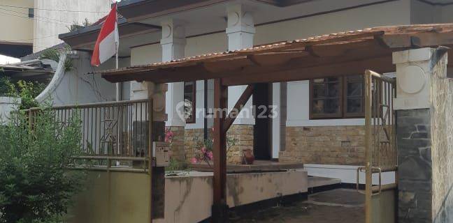 Rumah 2 Lantai Semi Furnished Di Perumahan Istana Regency 1