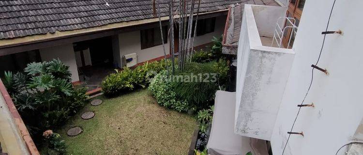 Jarang Ada Rumah Besar Hoek di Kawasan Elit Tubagus Ismail Ada 6 Kamar Kos 1