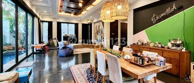 Rumah Mewah Fully Furnished di Dalam Cluster di Pejaten Barat di Area Premium 1