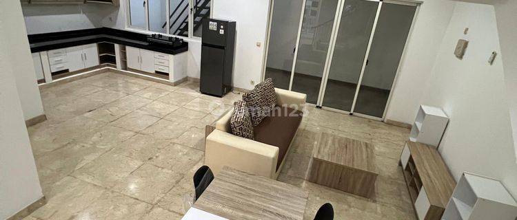 Disewakan Rumah Golf Residence Kemayoran 8 X 18 Furnished Bagus 1