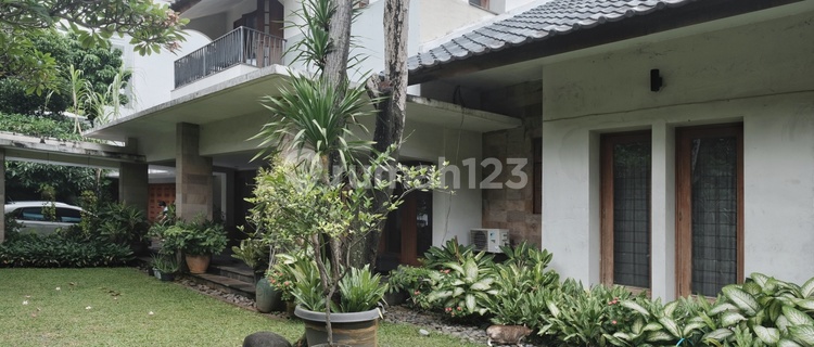 Dijual Rumah Asri, 2 Lantai Di Kebayoran Baru  1