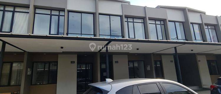 Disewakan Ter Murah Rumah PIK Milenial 4,5x12,5 Sudah ada 3 AC Siap Huni  1