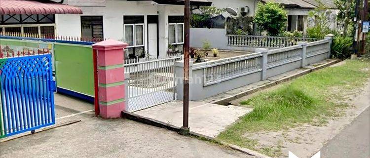 Rumah ( Hitung Tanah Aja) Luas 18x33 Meter Daerah Jl.Krakatau  1