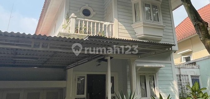 Dijual Hunian dengan Taman Bertema Astronomi, Gaya Arsitektur Victorian 1