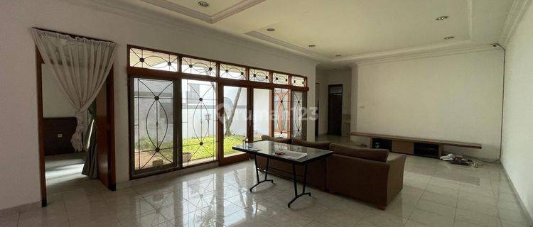 Rumah Di Kawasan Elite Singgasana Pradana Siap Huni  1