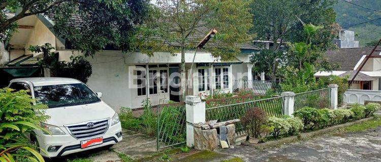 RUMAH VILLA ASRI DAN SEJUK, DI PERUMAHAN FLAMBOYAN KOTA BATU 1