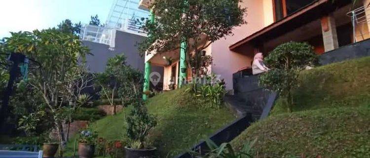 Rumah 3 Lantai di Dago Pakar Semi Furnisted siap huni  1