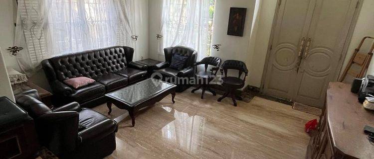 Rumah Mewah Semi Furnished di Taman Beverly Golf, Lippo Karawaci 1