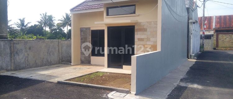 For Sale, Ready-to-Live-In House with Large Land in the Center of Banjar Patroman City. 1