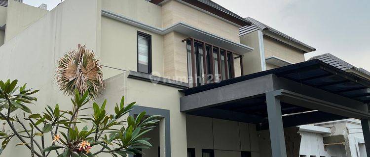 Modern Waterfront Residence Rumah Tepi Danau di Pusat Tangerang 1