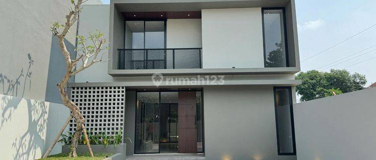 Rumah Carport Luas Baru Dekat Sekolah Al Azhar Jogja 1