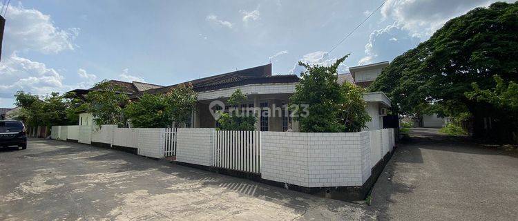 Dijual Rumah Megah Dengan Halaman Luas Di Kawasan Elit Jalan Dr Cipto Palembang 1