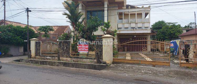 Dijual Rumah Gaya Klasik Mewah Lokasi Palembang 1