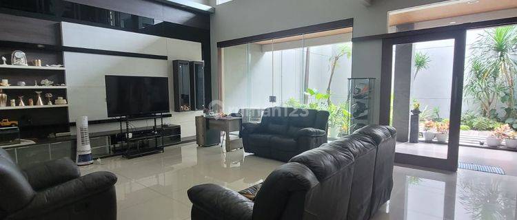 Rumah Bagus Furnished di Sayap Gatot Subroto, Bandung 1