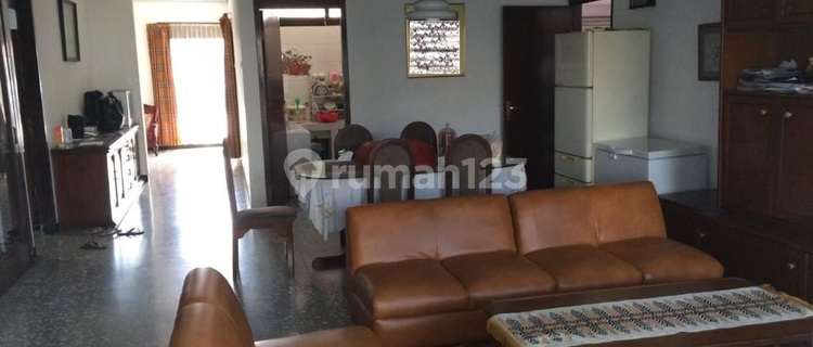 Rumah Luas Bangunan Terawat Ada 6 Kamar di Karawitan 1