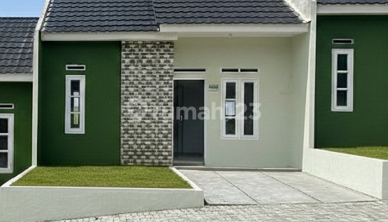 One-Story Ready-to-Live House Near Parungkuda Market 1