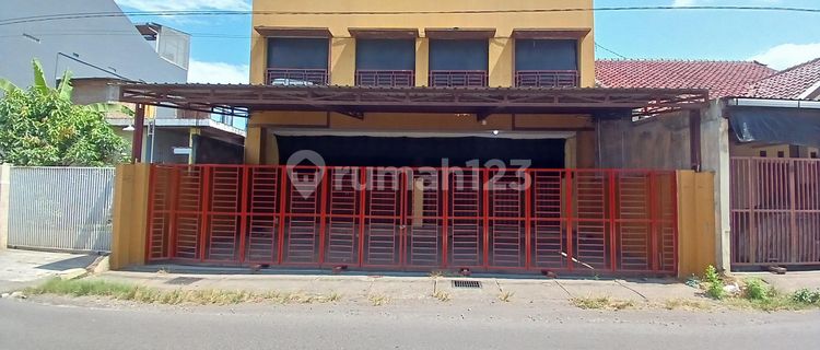 For Rent: Shop House on West Imogiri Street Near City Center 1