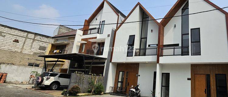 Rumah 2 Lantai SHM di Points Square, Jakarta Selatan 1