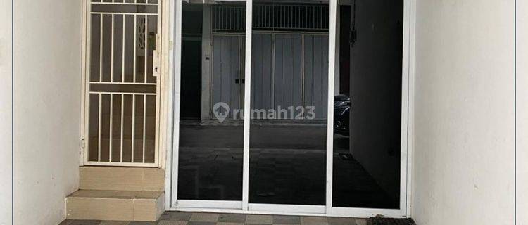 Dijual Cepat Rumah 3 Lantai Sangat Strategis  1