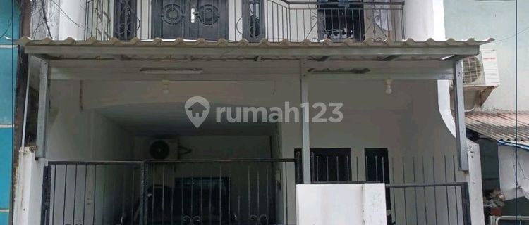 Furnished Ready-to-Live House in Sawah Besar Area 1