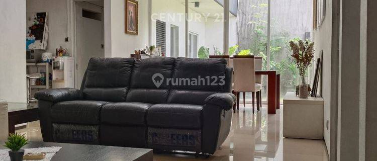 Rumah 2 Lantai Bentuk Kantong Minimalis Modern Sektor 9 5043 1