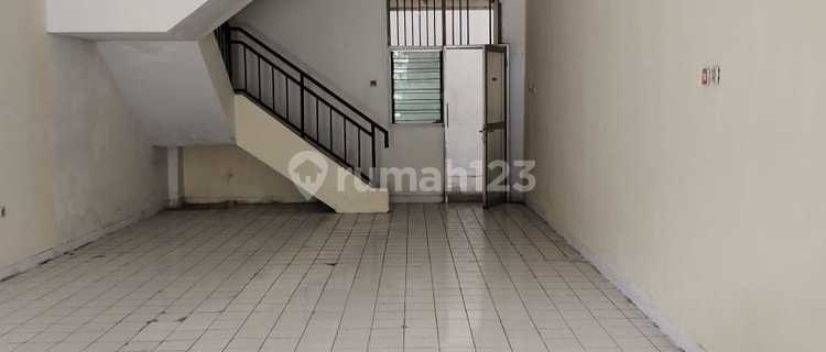 Strategic shop house for rent in AG1 block, Gading Serpong, Tangerang 1