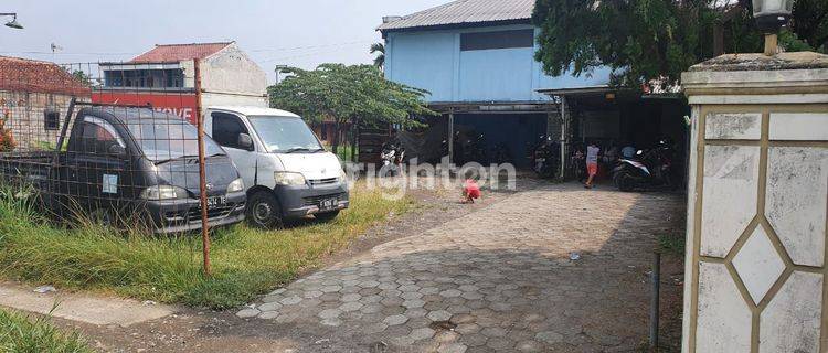 DI . GOR DENGAN LAPANGAN BULU TANGKIS DAN FUTSAL 1