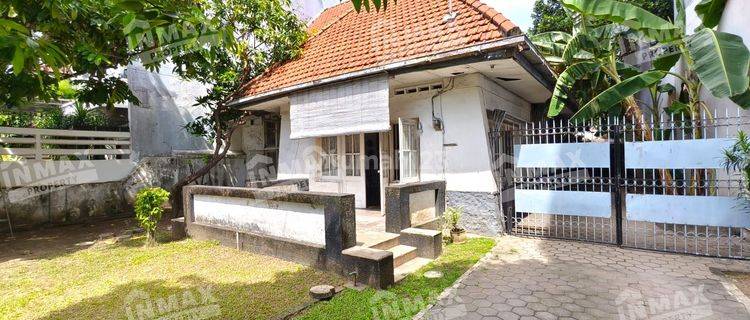 Rumah belanda terawat siap huni, lokasi tengah kota dekat raya Diponegoro Surabaya 1