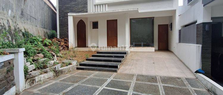 Harga Murah Rumah 2 Lantai di Lippo Cikarang Jawa Barat 1