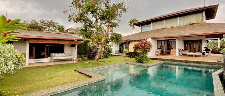 Disewakan Villa Cantik di Berawa Canggu 1